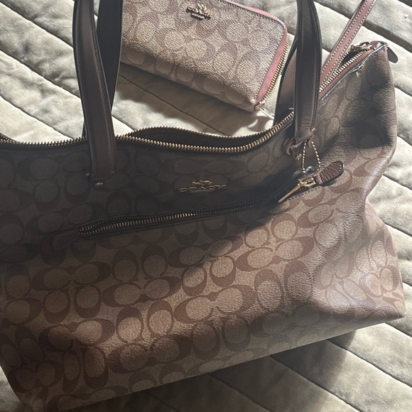 Coach Tan Signature Shoulder Bag and Wallet - Picture 6 of 9